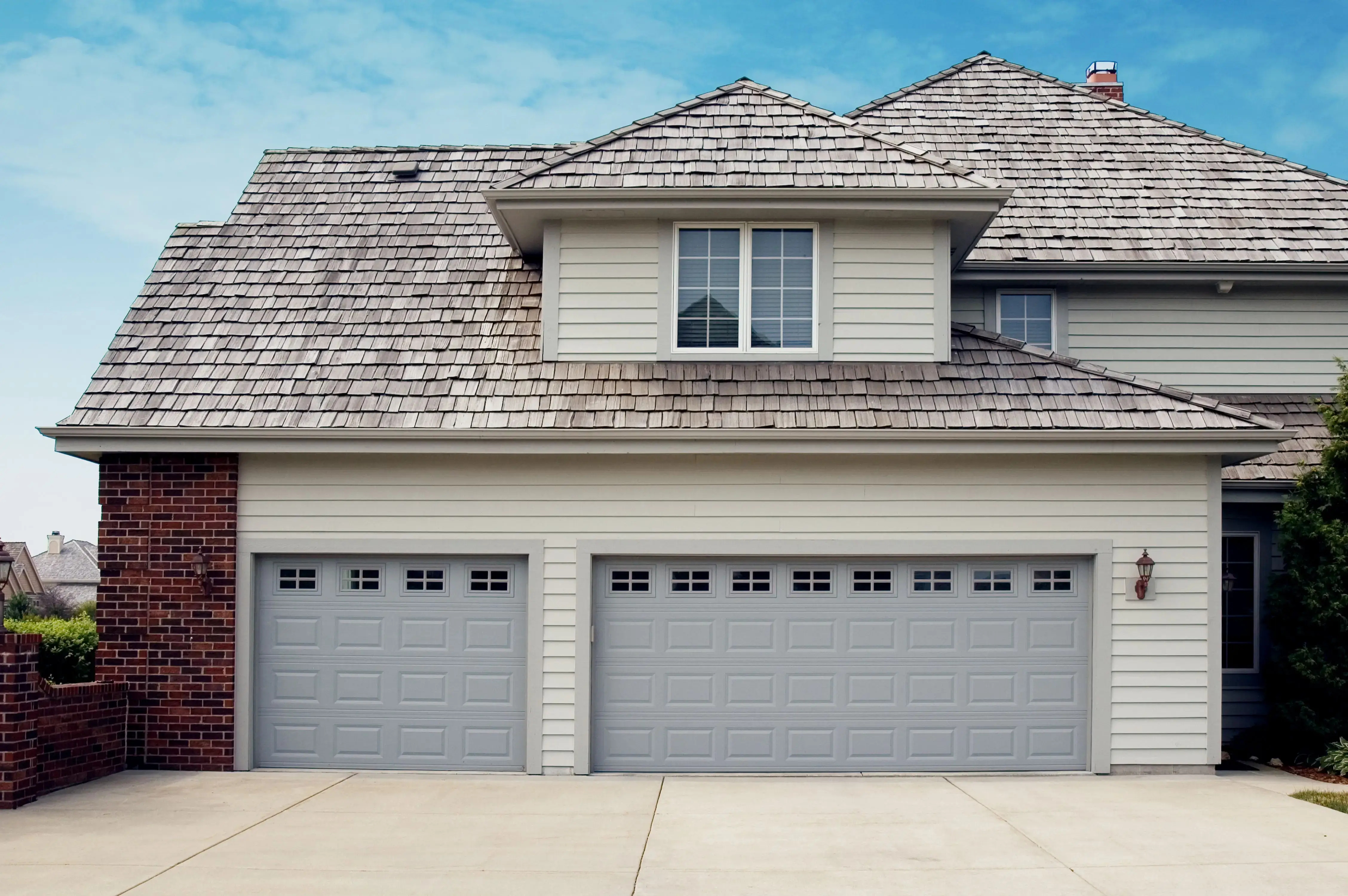 Garage door repair service in Leon Valley